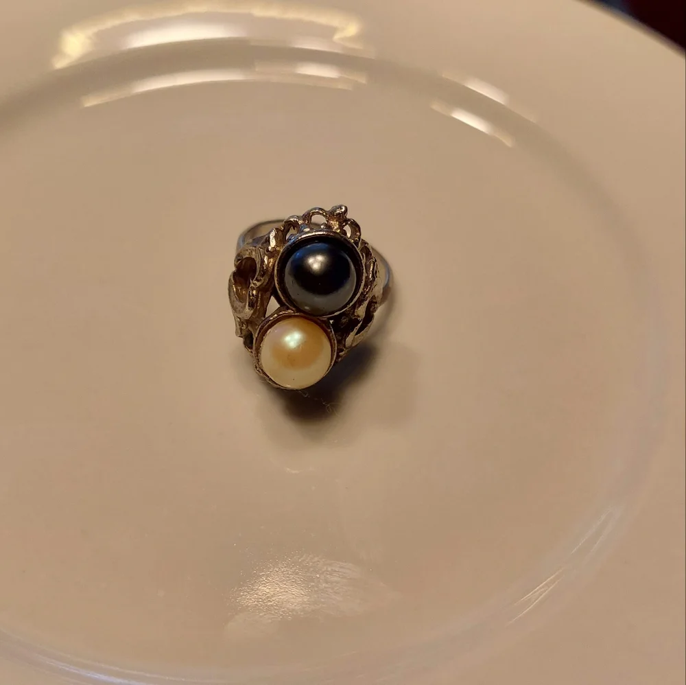 Vintage 10k WG Plated Silver White & Black Pearls Chunky Adjustable Ring RARE